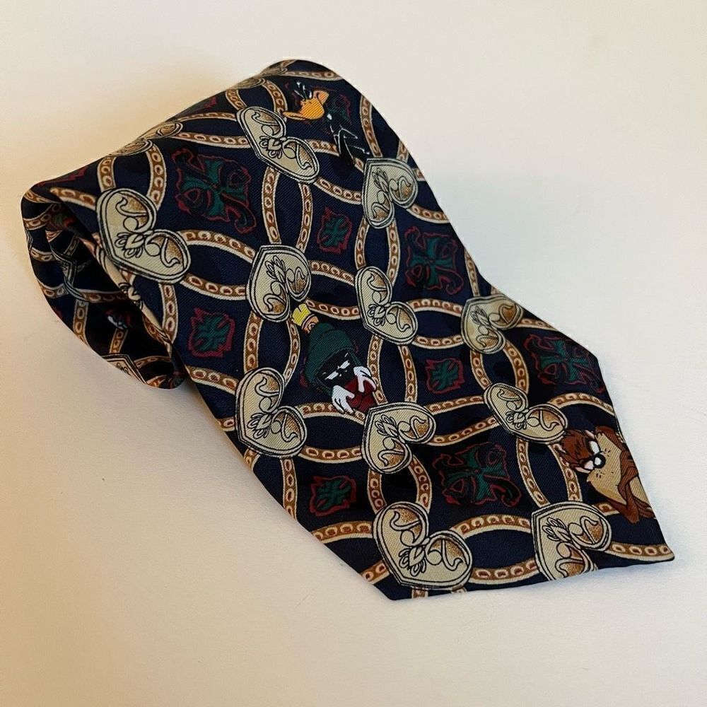 Looney Tunes Mania Men’s Tie Bugs Bunny Daffy Duck Wiley Coyote Tasmanian Devil